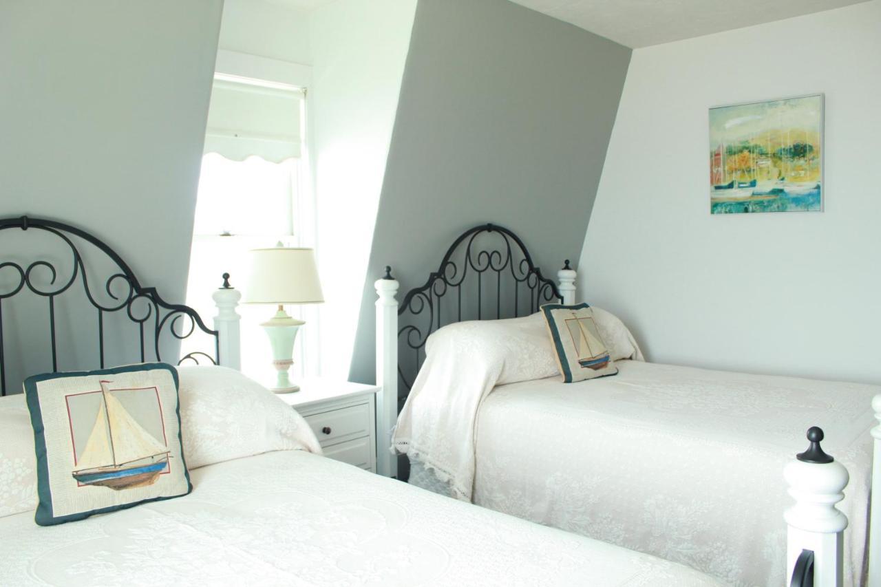 By The Sea Guests Bed & Breakfast And Suites Деннис-Порт Экстерьер фото